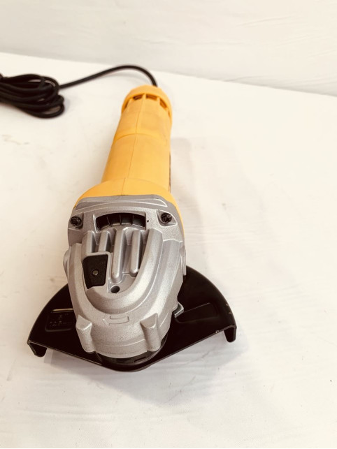 Кутова шліфмашина DeWALT DWE4233