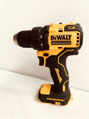 Акумуляторний дриль-шурупокрут DeWALT DCD708D2T.   XR