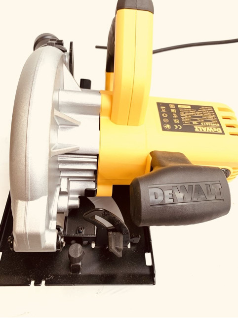 Дискова пила DeWALT DWE5615